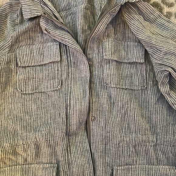 Cute lightweight jacket! - Picture 3 of 4